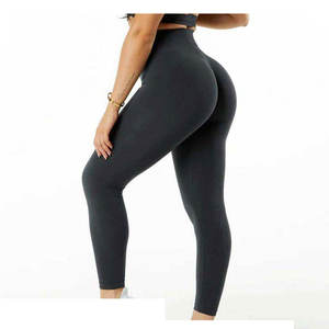 Leggings de yoga Performance Fit, fabriqués en un matériau extensible et respirant, offrant style et durabilité. - Product Image 3