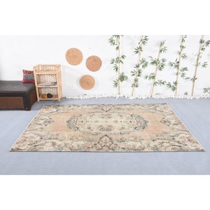 พรมตุรกีวินเทจขนาดใหญ่ 5.9 x 8.7 ฟุต ลายปะติดสีเบจเขียวคลาสสิก ทำจากวัสดุขนสัตว์ ยางพารา เป็นมิตรกับสิ่งแวดล้อม ขนปานกลาง - Product Image 1