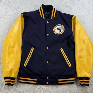 Chaqueta Varsity con Botones de Primera Calidad, Cuello Alto y Mangas de Cuero Vacuno en Fratres Sports - Product Image 1