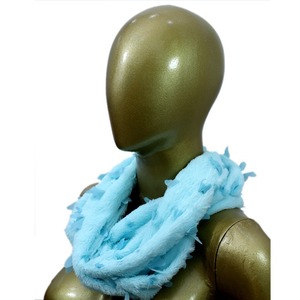 Écharpe d'hiver tendance pour femmes, en peluche douce et élégante, motif floral, durable, facile à porter, personnalisable, en polyester - Product Image 4