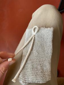 Elegante bolsa de jabón de fibra de cobre de lino biológico doble cepillos de baño naturales duraderos esponjas y depuradores hechos en Italia - Product Image 4