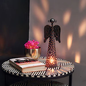 Figurine d'ange en métal décorative avec corps ajouré et design d'ailes artistiques pour la décoration de la maison, sculpture pour le salon - Product Image 6