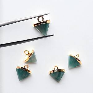 จี้อัญมณีอเมซอนขนาด10X11มม. ทรงกรวยชุบทองแบบเดี่ยว - Product Image 1