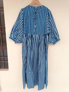 Vestido estampado de bloque de mano a cuadros azul para mujer con cuello profundo Vestido de fiesta de estilo indio - Product Image 2