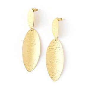 Boucles d'oreilles martelées oblongues Pebble Deco Bijoux en laiton éthiques de tous les jours avec forme de crochet Idéal pour la rotation des bijoux! - Product Image 2