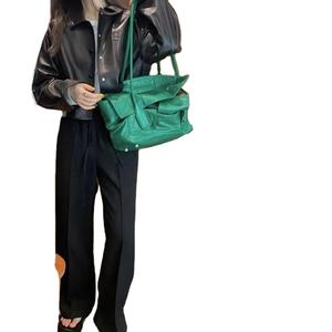 Chaqueta Corta de Mujer de Alta Calidad, Chaqueta de Cuero PU Transpirable de Moda OEM, Fabricante de Chaquetas Casuales de Mujer al por Mayor - Product Image 6