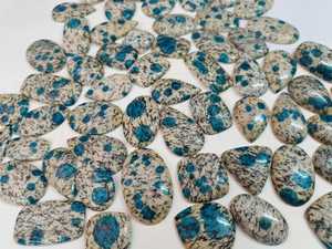 Lote de Cabujones de Jaspe K2 Natural de Alta Calidad, Gemas Sueltas de Forma Mixta en Blanco y Azul para la Elaboración de Collares - Product Image 3