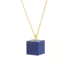 Collar con Colgante de Plata de Ley Pulida con Piedra Natural de Lapislázuli Azul en Forma de Cubo - Product Image 1