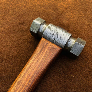 Marteau en acier Damas fait main avec une conception robuste, poignée confortable, personnalisable en DIY et OEM, utilisation polyvalente, garantie de 3 ans - Product Image 4