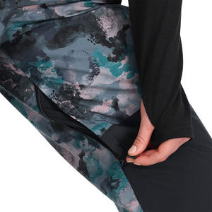 Conception personnalisée bavoirs de ski pour femmes avec tissu isolé imperméable au vent et impression de logo pour les sports d'extérieur d'hiver - Product Image 2