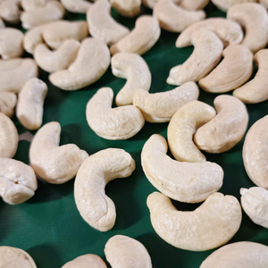 เมล็ดเม็ดมะม่วงหิมพานต์ WW240 Kaju badam เมล็ดมะม่วงหิมพานต์ซานติโก MOQ ต่ำ - Product Image 1