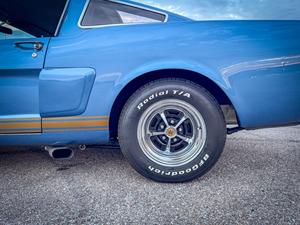 Ford Mustang Fastback d'occasion de 1965 en excellent état, prêt à être expédié - Product Image 5