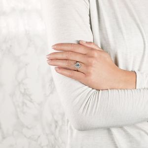 Bague de fiançailles Halo avec cadre princesse et diamant rond pour femme - Product Image 3