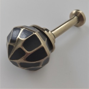 Bouton de porte irrégulier fabriqué à la main avec finition patine noire mate conçu pour des intérieurs décoratifs et fonctionnels au quotidien - Product Image 5