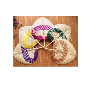 Viet Fargimex Ventiladores de bambú Premium ecológicos y elegantes Característica portátil de estilo tradicional - Product Image 2