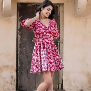 ชุดเดรสผ้าฝ้ายบล็อกมืออินเดียชุดเดรสปาร์ตี้พิมพ์ลายดอกไม้เป็นมิตรกับสิ่งแวดล้อมฤดูร้อนสำหรับผู้หญิงของขวัญส่วนตัวสไตล์โบฮีเมียนธรรมชาติ - Product Image 1