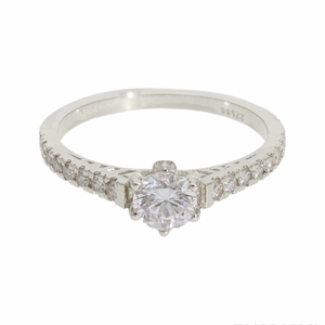 Élégante bague solitaire en or blanc 14 carats avec diamant naturel et pierre centrale brillante ronde et diamants pavés sur une bande élégante - Product Image 5