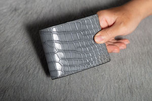 กระเป๋าสตางค์หนังแท้สีเทาล้วนสำหรับผู้ชาย GENTS GARB ผลิตด้วยมือ ใช้ได้ทุกวัน ความจุเยอะและอเนกประสงค์ - Product Image 2