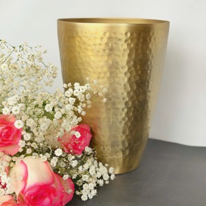 Florero de aluminio decorativo Art Deco moderno para jardín | Forma de vaso | Acabado en oro antiguo | Regalos festivos - Product Image 3