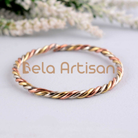 Gelang Kabel Magnet Kuningan Modern Buatan Tangan di India oleh Bela Artisan Unisex