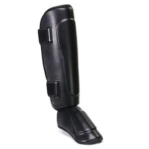 Espinilleras de Cuero de Primera Calidad para Hombres Adultos, Entrenamiento de Fútbol, Diseño Ligero con Cierre de Velcro - Product Image 6