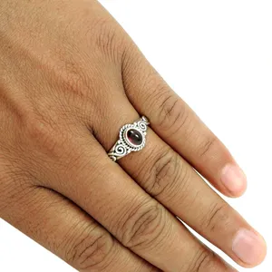 Perhiasan batu kelahiran 925 perak murni batu permata Garnet merah alami batu bentuk Oval cincin desain kustom produsen perhiasan India