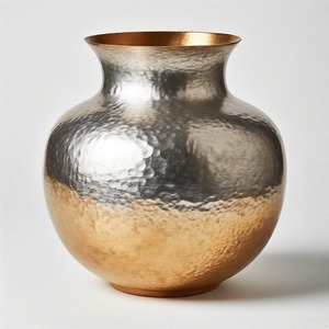 IvoryCrest Vintage Jar Opulent Grace Tall Bronce Acabado Diseñador Metal Jarrón Exquisito Hecho a mano Acento para la decoración del hogar - Product Image 4