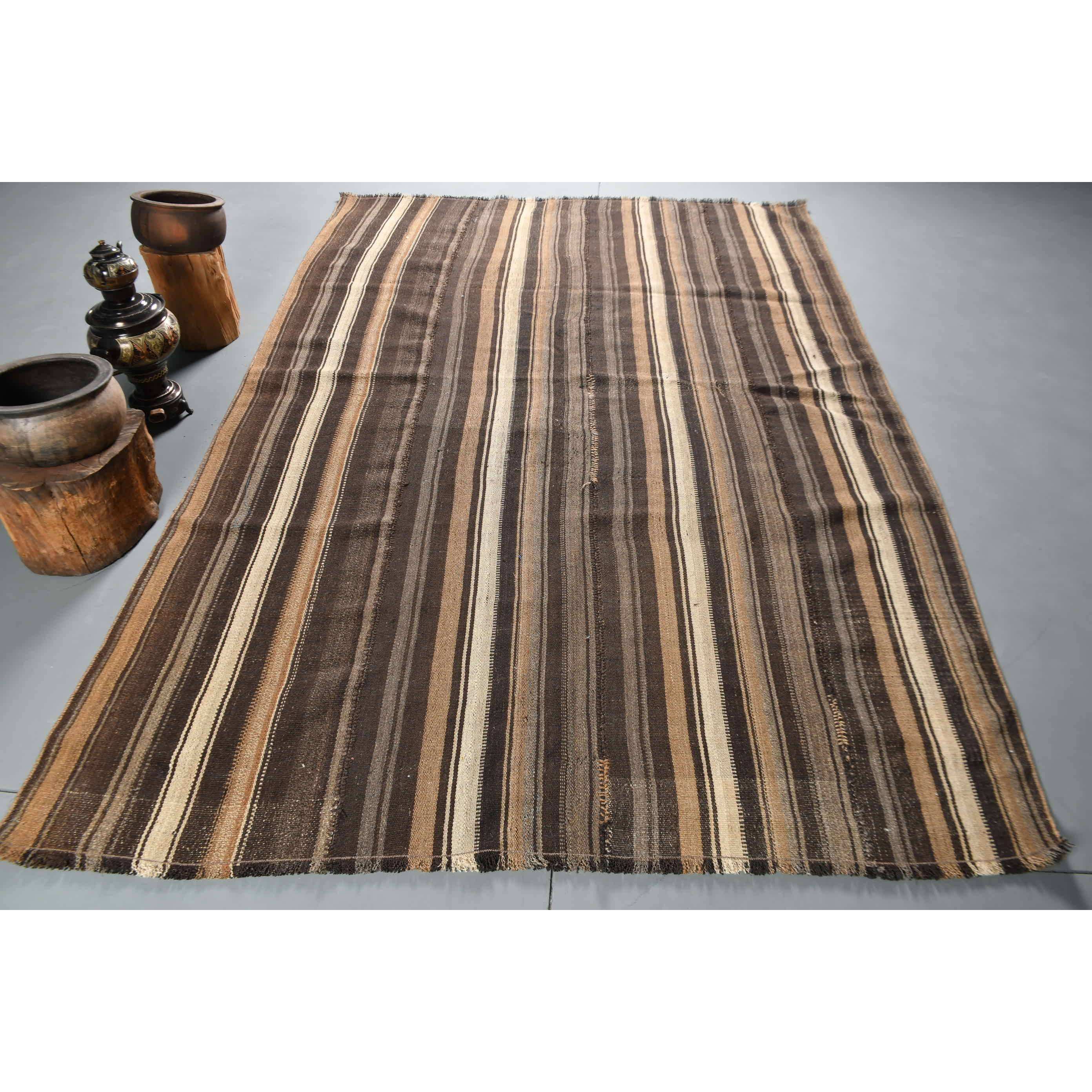 สีน้ำตาล