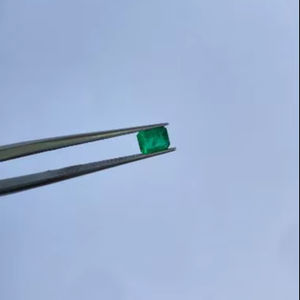 พลอยมรกตสีเขียวธรรมชาติคุณภาพสูงขายส่งจากผู้ส่งออกในอินเดียในราคาขายส่ง - Product Image 1