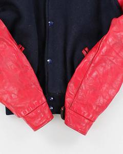 เสื้อแจ็กเก็ตผ้าใบสำหรับผู้ชายย้อนยุควินเทจแจ็คเก็ตบูลส์ปักโลโก้ทีมลาย3D ฤดูหนาวออกแบบได้ตามต้องการ - Product Image 4