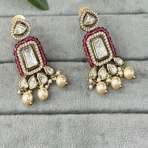 Hermosos y elegantes pendientes de Moissanite Polki, Pendientes chapados en oro de la mejor calidad para mujer, ropa moderna, ropa de boda para mujer y Niña - Product Image 1
