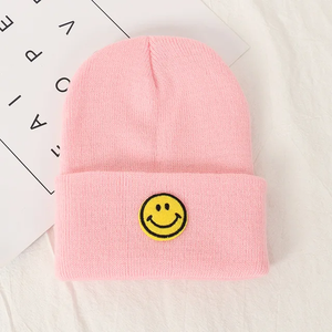 Gorro de invierno personalizado para niños, gorro de punto suave y acogedor, parche con logotipo bordado para deportes, pesca, viajes, ropa informal vibrante - Product Image 3
