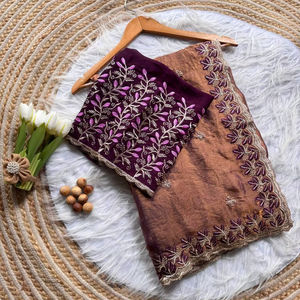 Saree traditionnel en soie douce de créateur indien avec un beau travail de broderie pour les mariages et les fêtes - Product Image 1