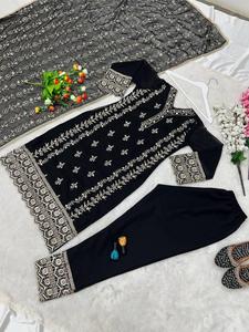คอลเลกชันผู้หญิงอินเดียขายส่งเคอร์ติสําเร็จรูปพร้อม Salwar ในผ้าคุณภาพสูง ดูดีไซน์ใหม่ Kurta dhoti salwaar - Product Image 6