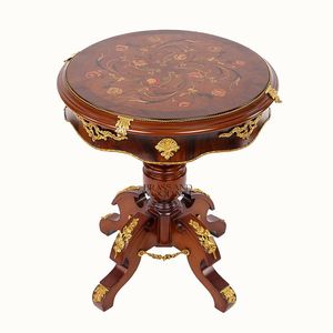 Table d'appoint ronde de luxe avec incrustation florale en marqueterie et accents en laiton doré orné pour une décoration intérieure classique - Product Image 1