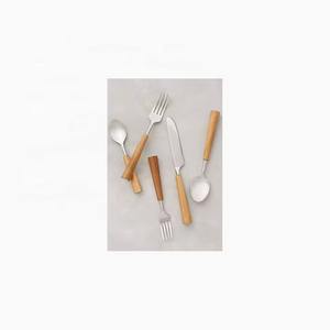 Asas de diseñador de madera Juego de 5 cubiertos de acero inoxidable Utensilios de cocina perfectos Uso de mesa Cubiertos aptos para lavavajillas Chapado en plata - Product Image 3