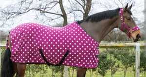 Housse de couverture pour cheval en polyester et coton imperméable, à pois blancs et roses, durable, pour l'hiver, l'été et la pluie - Product Image 1