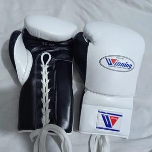Gants de boxe en cuir professionnels de haute qualité pour l'entraînement, ajustement confortable personnalisé pour le Muay Thai et le kickboxing en extérieur - Product Image 2