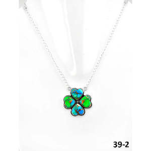 Collier artisanal du Sud-Ouest avec dahlia paon et turquoise, incrustation sertie en argent sterling - Product Image 1