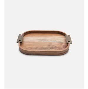 Bandeja de servicio de madera de Acacia personalizada de lujo Bandeja de madera adecuada para desayuno de hotel y comida de fiesta con mango de metal dorado - Product Image 2