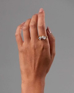 Anillo de compromiso Toi et Moi con diamante cultivado en laboratorio de corte pera y redondo, oro macizo de 14K, anillo de boda único, regalo para ella, joyería para mujer - Product Image 5