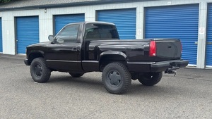 Chevrolet Cheyenne Clásica de 1988, Camioneta Pickup 4x4 de Importación Americana con Tapicería de Cuero, Caja de Cambios Automática, Volante a la Izquierda, Tracción Trasera (RWD), Cámara de Reversa y Techo Solar - Product Image 3