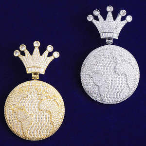 Pendentif pour homme en alliage de zinc 24K avec zircon, style hip-hop, thème Roi du Monde, en forme de globe, cadeau - Product Image 1
