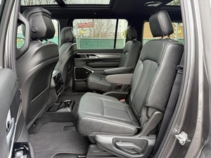 Magnifique Jeep Grand Wagoneer Limited Altitude 4WD Transmission Automatique Premium V6 - Product Image 3