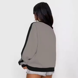 ชุดเซ็ตสองชิ้น เสื้อฮู้ดแขนสั้นคอกลมสีพื้นพิมพ์ลายกราฟิกแบบใหม่ปี 2026 สำหรับผู้หญิง ผ้าฟลีซ เหมาะสำหรับฤดูหนาว - Product Image 2