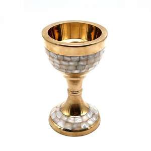 Quemador de Incienso con Tapa de Latón, Forma Redonda, Madera de Oud con Parte Superior de Acero Inoxidable y Patas de Metal para Primavera, Ramadán, Incienso Tibetano - Product Image 1