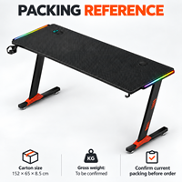 Bureau de jeu noir avec plateau rectangulaire côtelé et pieds orange pour bureaux à domicile, salles d'étude et salles de jeu