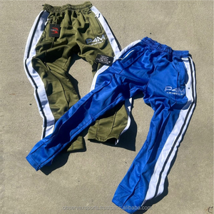 Vêtements de sport personnalisés en polyester coupe-vent à fermeture éclair imperméable pour hommes joggers à capuche et sweat-shirts légers - Product Image 6