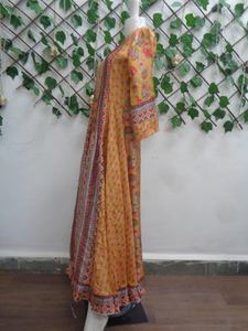 Elegancia tradicional: Vestido Maxi con estampado de viscosa: Vestido indio atemporal, abrazando el afecto de las mujeres por el desgaste étnico - Product Image 2