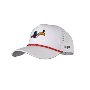 Casquette de baseball unisexe en polyester blanc personnalisée, imperméable, avec patch en caoutchouc, perforée, à 5 panneaux, style snapback, pour le golf - Product Image 5